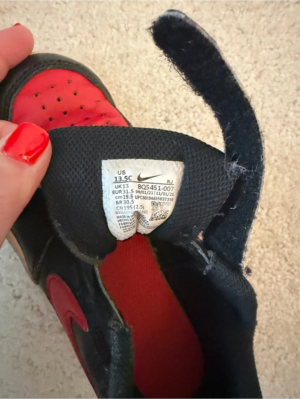Nike Kids Black and Red Low-Top Sneakers